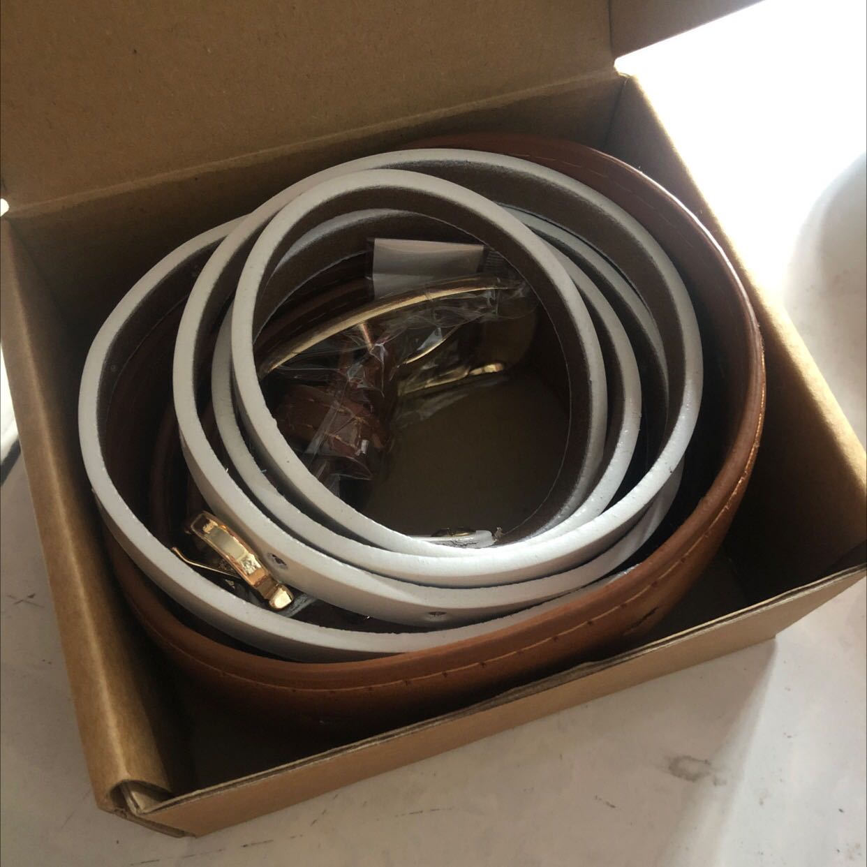 Dây rất đẹp, mua sale nhưng shop đóng gói kĩ càng. Chất lượng tốt k hề bị gãy dây hay có vết gấp nào.