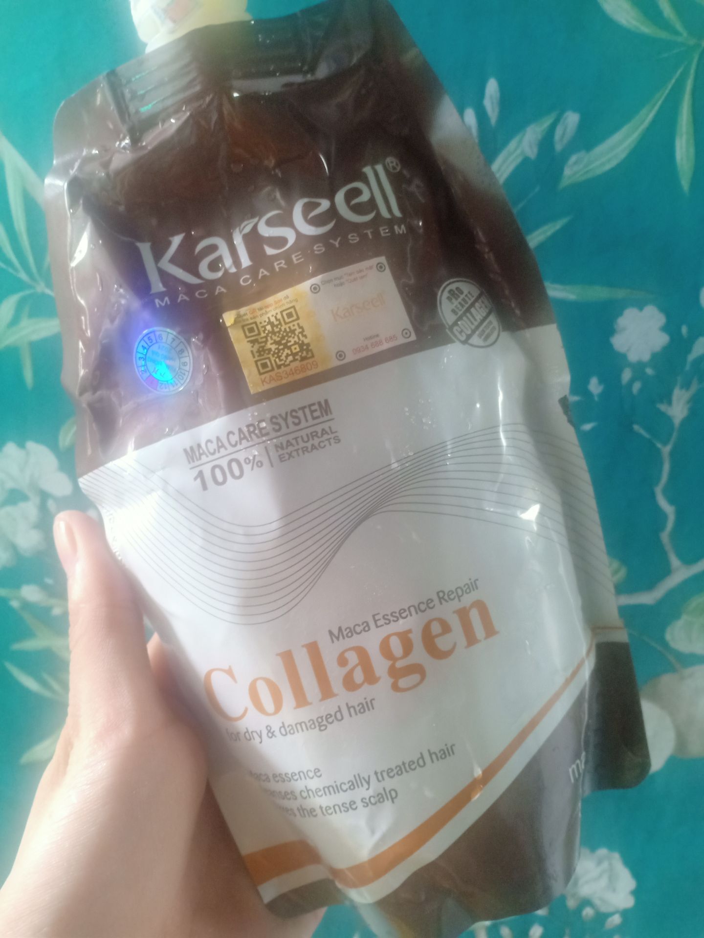 Giao hàng cực nhanh, sp rất thơm, đóng gói kĩ càng, tem mác đầy đủ, date còn khá lâu tận 2024, mình ủ tóc đc 2 lần rất mềm mượt và thơm.