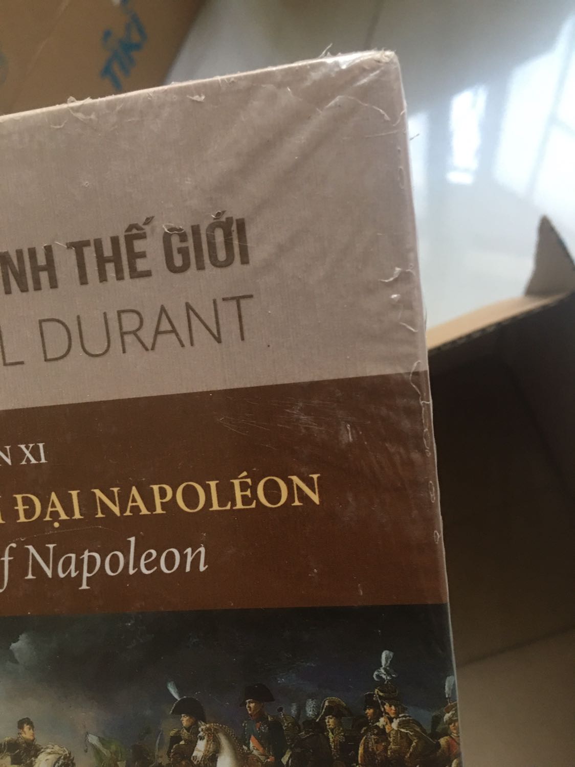 Hàng giao tới cũ và bị móp góc bìa cứng. Mình muốn đổi lại sản phẩm này.