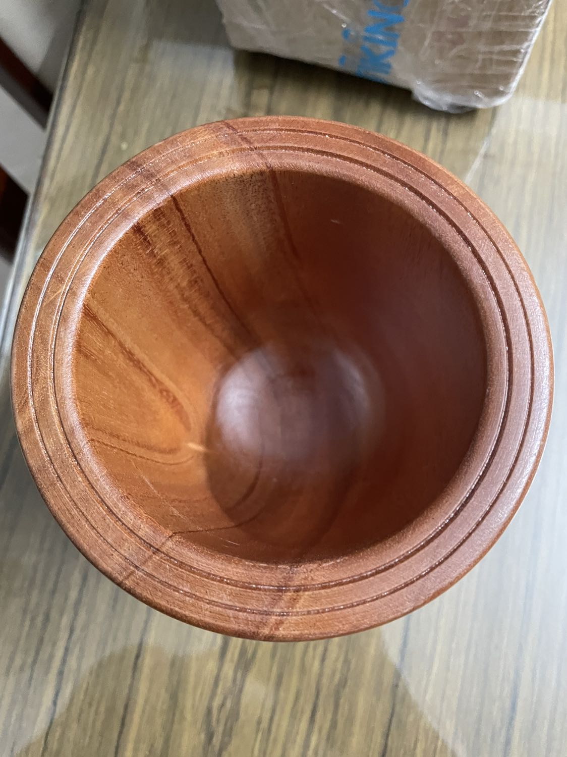 Độ hoàn thiện của sản phẩm không có gì để chê, y như mô tả. Chày dài, cối kích thước đủ dùng cho gia đình (khá nhỏ). Nhìn chung rất đẹp và chắc chắn.
Đóng gói rất cẩn thận, giao hàng sớm hơn dự kiến.