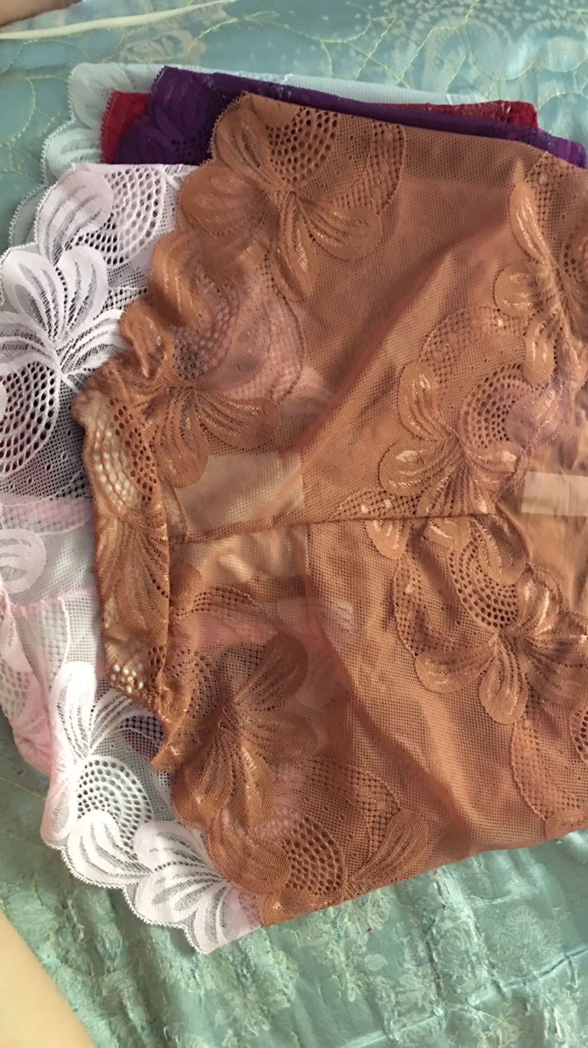 Nói chung thì bình thường. So với giá chia ra là 30k/ quần thì m vẫn thấy đắt. Chất vải ren sờ ko đc mịn cho lắm.  Mặc vô ổn thoải mái. Phải sd thêm thời giam mới biết có bị xù hay xước ko vì quần ren hoàn toàn nhé. Hhhhhhhhhhhhhjhhhhhhhhhhhhhhhhhhhhhhhhhhhhhhhh