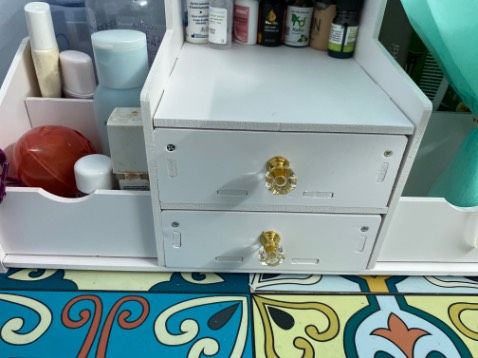 mua xong lên shoppe thấy bán 96k, sản phẩm k phải gỗ, khá đáng giá tiền