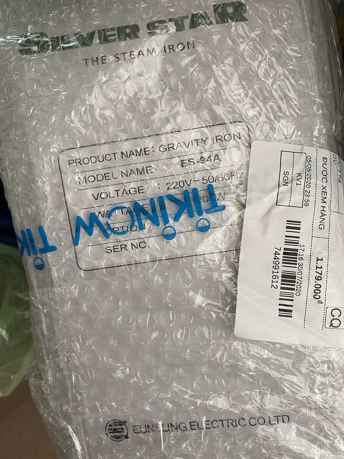 Hàng không giống mô tả , không tem nhập khẩu, chữ ở bình nước thì lem nhem . Không biết có phải hàng chính hãng không. chua dùng thu