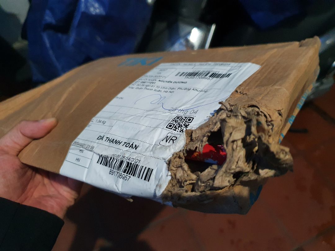 Giao hàng trễ hạn, chưa trung thực trong tình trạng giao hàng, bảo quản và đóng gói sản phẩm kém, chưa tốt.