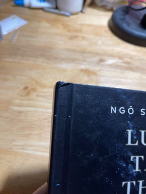 Giao nhanh ạ. Sách đẹp, cứng cáp, hình in và chữ đều rõ nét và đẹp. Có điều chỉ bị cong góc nhẹ nên hơi buồn xíu ạ. Nói chung là với giá này là quá rẻ luôn.