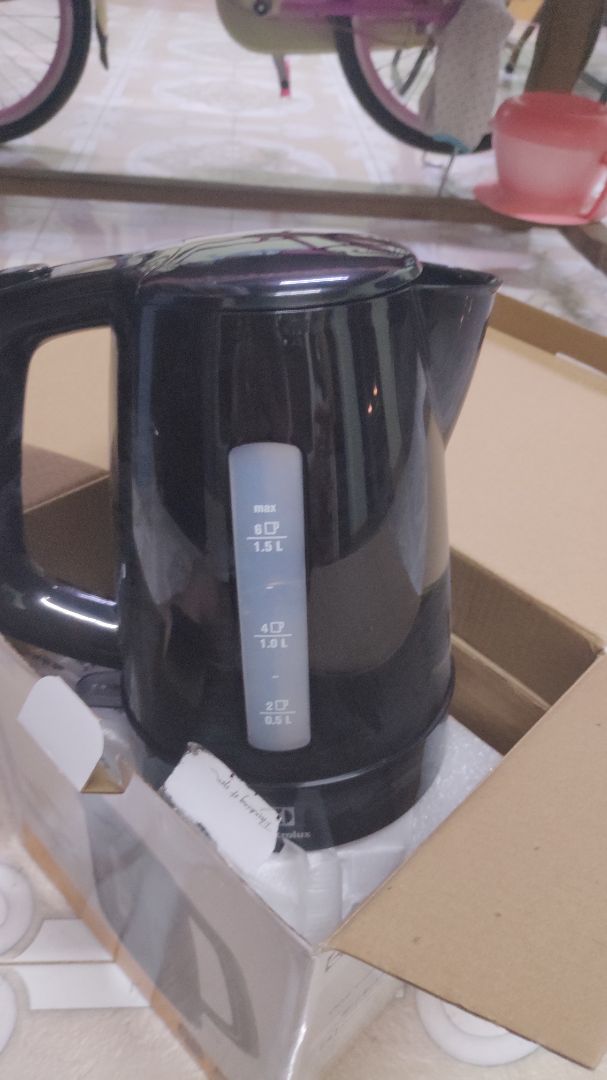 Sản phẩm tốt,  đế strix từ Anh siêu bền,  nắp mở 1 nhấn,  có thể mở rộng ra để rót nước vào dễ dàng,  lưới lọc cặn có thể tháo rời, thân ấm có hiển thị mực nướ tiện lợi. Kích hoạt bảo hành online 24 tháng  thuận tiện.