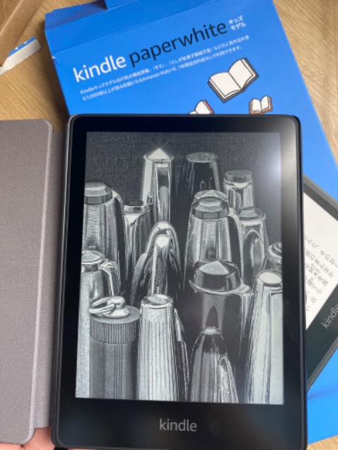 Shop giao nhanh. Máy ko bị hư hỏng gì, mới nguyên seal. 
Hình ảnh rõ nét, chữ ok. Vì ko có ánh sáng xanh nên đọc lâu ko bị mỏi mắt như dthoai. Đem theo tiện, nhẹ. Highly recommend 💓