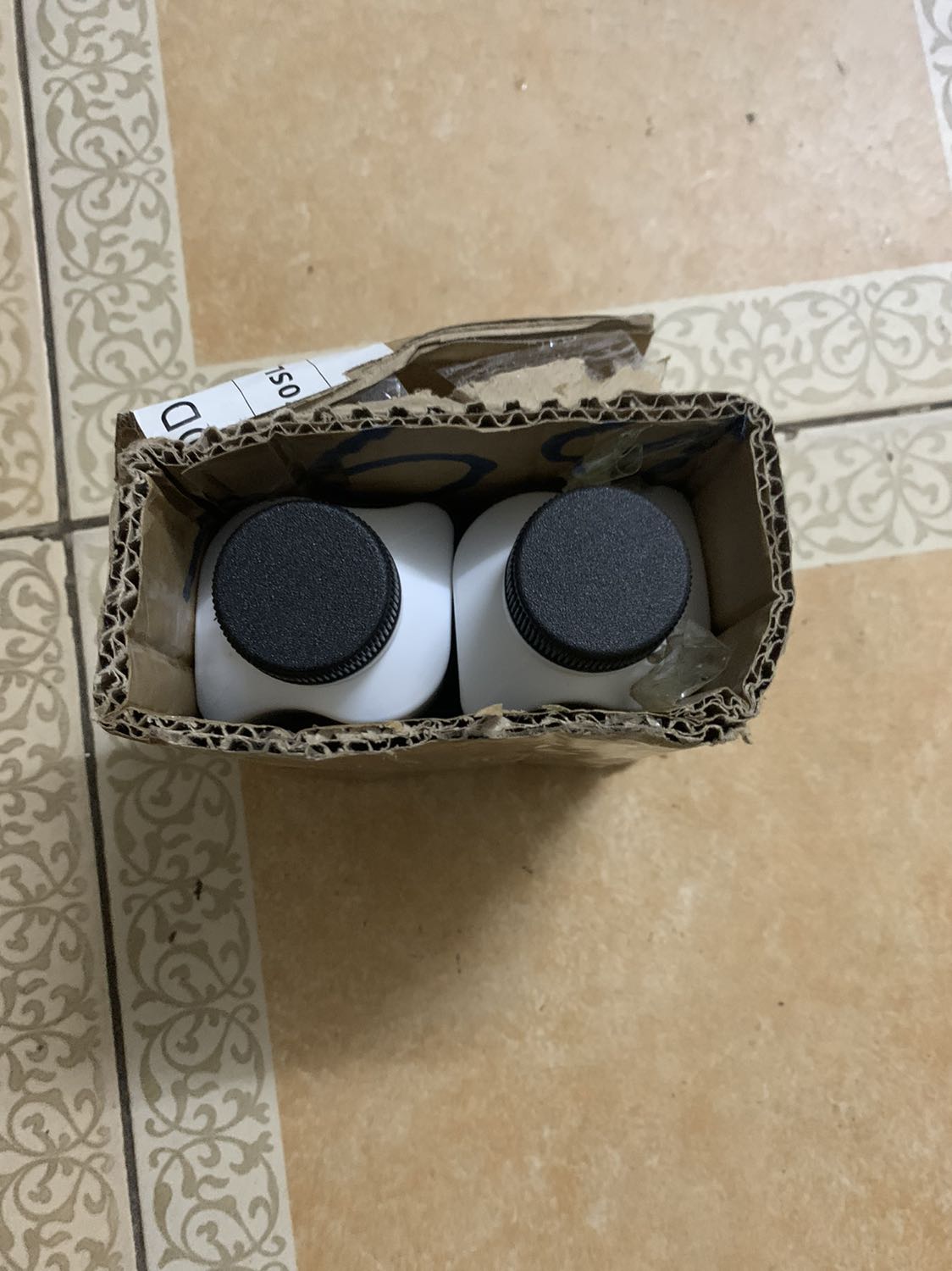 Mua 02 lọ mà không có phễu để đổ