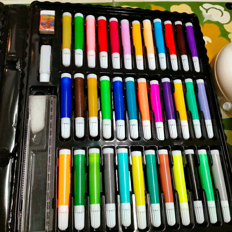 quá trời màu luôn. đủ loại, giá lại hợp lý. hàng đẹp nên mua cho con các mẹ ạ. chứ màu ngoài quá vs hiệu sách cũng chả đc như này quá trời màu luôn. đủ loại, giá lại hợp lý. hàng đẹp nên mua cho con các mẹ ạ. chứ màu ngoài quá vs hiệu sách cũng chả đc như này