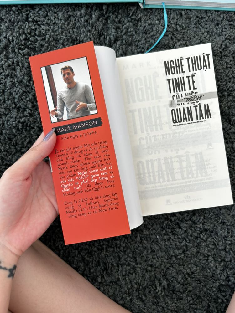 Đây là quyển mình rất thích qua nhiều năm, đọc lại ko biết bao nhiêu lần. Có lần cho mượn rồi bị mất nên giờ đặt lại, ấn bản bìa mới, chưa biết nội dung có thay đổi gì ko nhưng nhìn chung đọc lại nhiều lần là hiểu rùi đó.