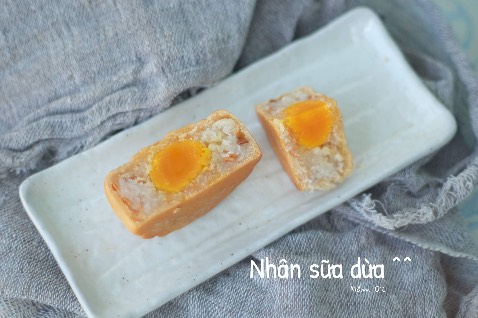 Mọi người ơi, tạm thời theo dõi mình bên FB Mắm Ơi nha.

FB Võ Thị Thu Hạnh đang bị ai đó phá nên mình bị đình chỉ sử dụng tài khoản, hổng biết là có bị mất luôn hay không. 

Trước giờ mình luôn chuẩn bị tinh thần cho trường hợp FB bị khoá hoặc bị mất, giờ mà khoá vĩnh viễn thật chắc mình buồn lắm. Gần 15 năm gắn bó của mình, buồn vui gì mình cũng ghi chép trên đó, những thông tin hay và bổ ích mình chia sẻ nhiều mà tự nhiên mất luôn chắc mình khóc luôn quá 😞

Tạm thời ai cần liên lạc gì thì nhắn cho mình vào Fanpage: https://www.facebook.com/hanh*** hoặc Zalo (Sđt: ***) nhé. 
Nhờ mọi người chia sẻ giúp ạ.