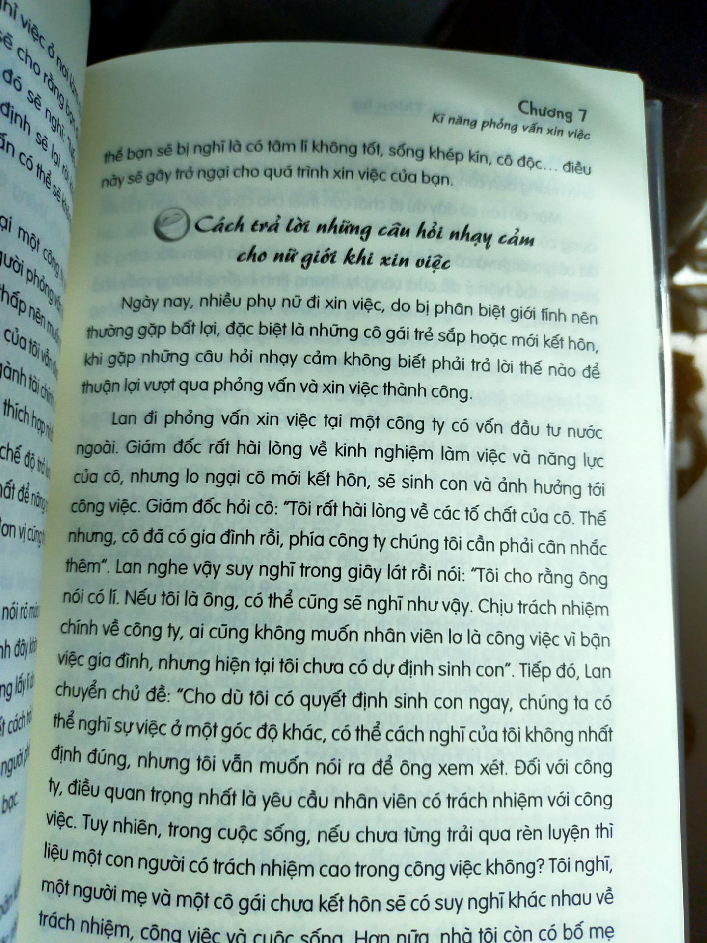 mình mua quyển sách này để cải thiện kĩ năng giao tiếp, thứ làm mình mất tự tin nhất. cảm quan ban đầu là sách đẹp, chữ in rõ và giấy dày dặn. tuy chưa đọc hết nhưng có thể thấy rõ sách có nhiều tình huống khác nhau cho người đọc dễ nắm bắt hơn.