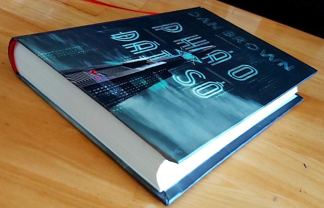 Một cuộc đầu trí căng thẳng trong các hành lang ngầm ở cơ quan chính phủ quan trọng bậc nhất Hoa Kỳ. Một cuộc chạy đua nghẹt thở dưới ánh mặt trời nóng bỏng của Tây Ban Nha. Tất cả đều nỗ lực đến tuyệt vọng để phá hủy một sáng tạo không thể tưởng tượng nổi của một thiên tài tật nguyền - một thuật toán sẽ xóa sổ toàn bộ ngành tình báo và đe dọa cán cân quyền lực của chính phủ Hoa Kỳ. Mãi mãi.