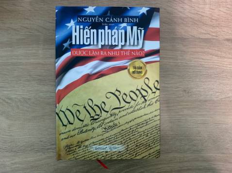 Một cuốn sách quá hay của chú Nguyễn Cảnh Bình, ai muốn tìm hiểu về nước Mỹ thì nên mua cuốn này để tham khảo. Bìa cứng rất đẹp và cứng cáp. Tiki giao hàng rất nhanh. Mình mua với giá sale nên rất ứng ý. Sẽ tiếp tục ủng hộ.