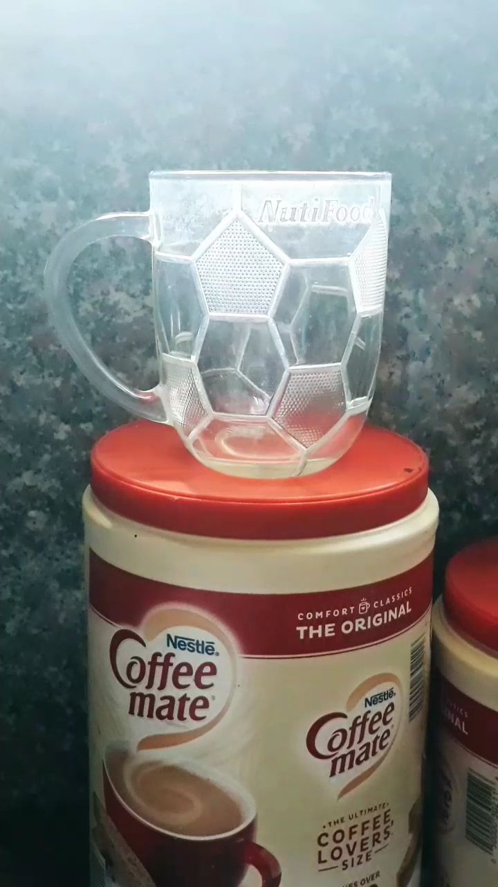 Hàng còn nguyên seal và date vẫn còn dài nhé.
Tuy nhiên không hiểu sao hộp lần này có mùa vani (?) nồng hơn nhiều so với lần trước mình mua.