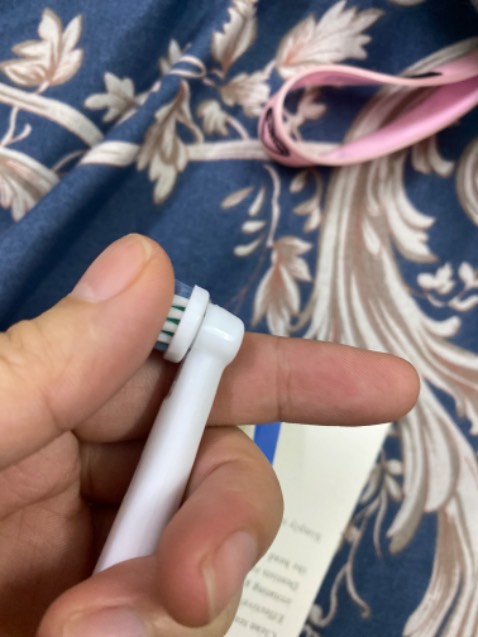 Đầu bàn chải dùng được cho máy Oral B pro 700 của mình. Lông thuộc dạng daily nên ko quá mềm, nói chung dùng cũng được, bạn nào răng lợi nhạy cảm thì chọn loại khác theo shop hướng dẫn nha. Shop gửi hàng siêu nhanh và cẩn thận, trải nghiệm mua sắm nhìn chung là hài lòng