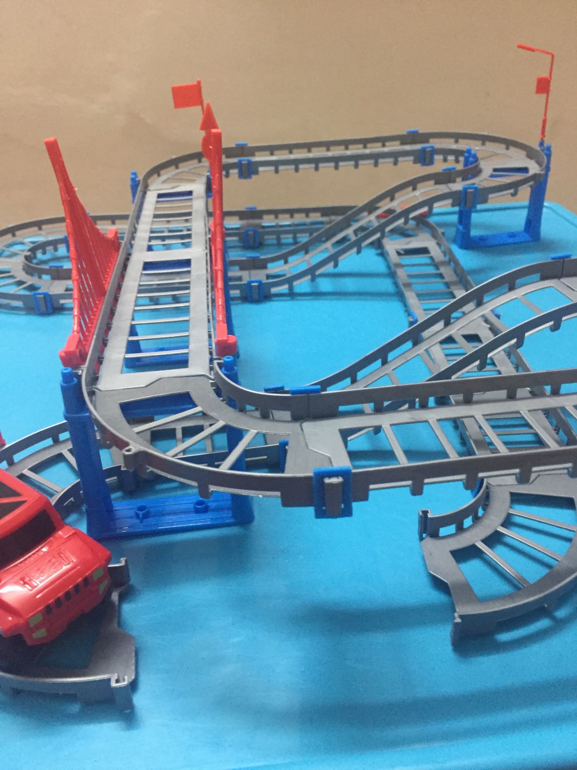 Đề nghị shop đổi hàng bởi vì bị thiếu chi tiết, bé không chơi được.