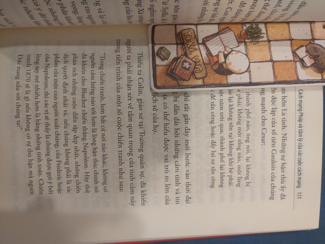 sách đẹp. Nội dung dễ khiến người có quan điểm đối lập với cuốn sách khó chịu. Nhưng vẫn cung cấp rất nhiều thứ đang suy nghĩ. Còn một số chỗ sai chính tả. mình mong bản dịch sau sẽ cải thiện. Lỗi không nặng nhưng vẫn gây khó chịu. Giao hàng đúng thời gian. Sách trông cũ vì  đọc xong mới nhận xét