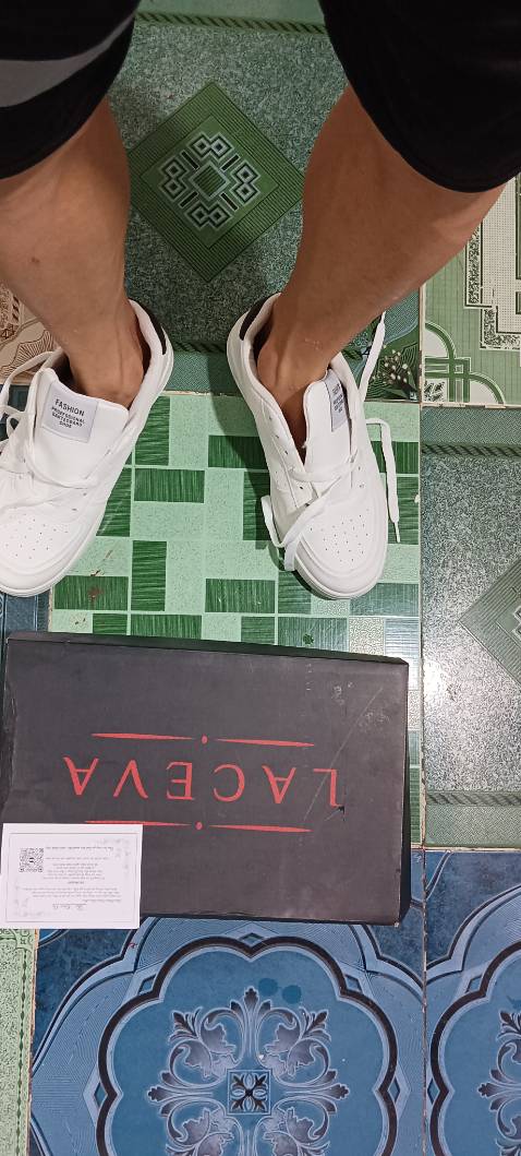 Giống như hình ảnh của shop,có Thư cảm ơn nữa,dể thương,mang rất êm chân vừa với mình luôn,giao hàng nhanh hơn dự tính,anh em nên mua nhé chúc anh em mua hàng vui vẻ 🥰🥰