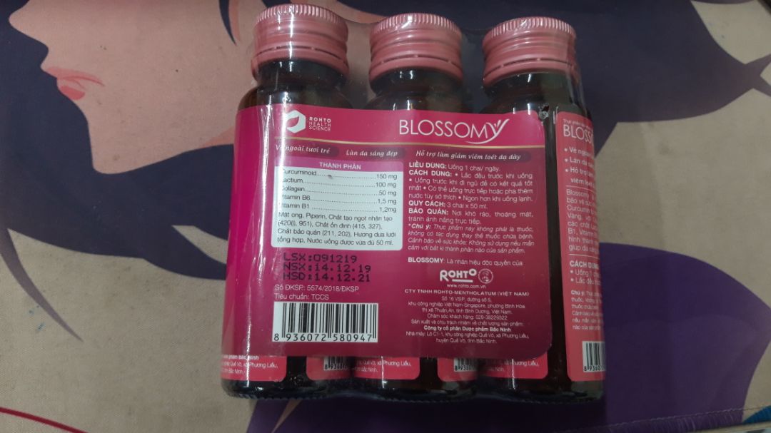 Vừa nhận hàng nên chưa nhận xét về chất lượng, nhưng cảm quan ban đầu thì không  tốt chút nào.
Mở hộp ra bụi bay thẳng vào mặt. Bụi bám dày một lớp trên vỏ. Hàng sản xuất cuối năm ngoái, date còn dài. Bọc hàng không có xốp nổ mà ko vỡ lọ nào thì cũng gọi là kỳ tích.
Để dùng 1 thời gian sẽ quay lại nhận xét chất lượng.