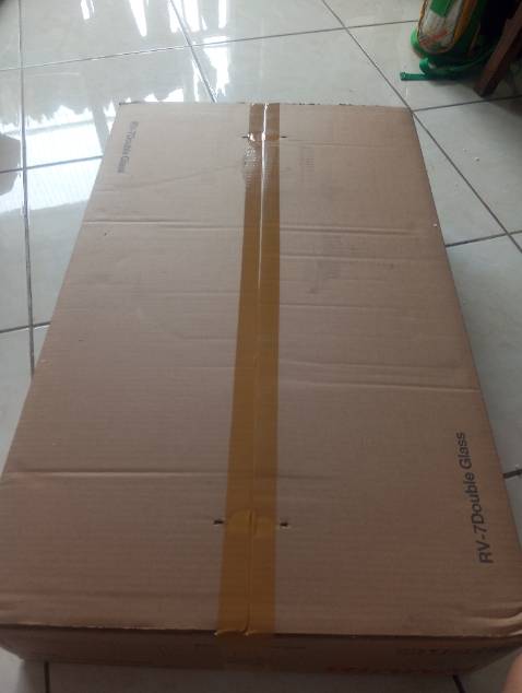 Hàng giao trễ. Phụ kiện đầy đủ và màu sắc đúng như đăng bán.