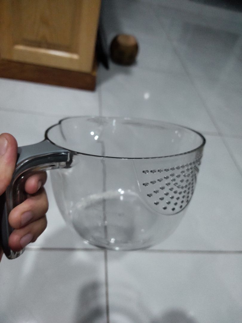 Chất lượng nhựa khá tốt , có đều nhìn kĩ thì các khớp hở không khít , vẫn còn số ít nhựa thừa ở cạnh viền , nói chung hoàn thiện chưa tốt lắm nhưng vì trong tầm giá ko có sự lựa chọn nào khác nên coi như sản phẩm khá ổn. Ko biết shop ở đâu nhưng mình ở TPHCM giao hàng khá lâu (5 ngày).