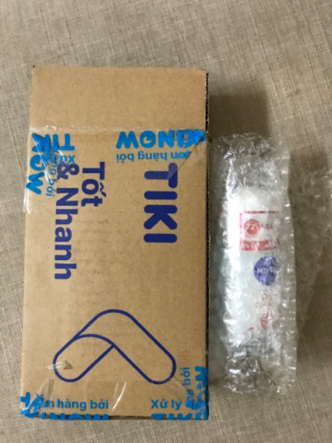 Tiki giao hàng siêu nhanh, kể cả trời mưa bão vẫn giao đúng hẹn, thương bạn shipper (^.^)

Sản phẩm thơm dịu nhẹ dễ chịu, date xa.

Gói hàng của Tiki luôn khác biệt, đẹp và vuông vắn. Nhìn là thấy Tiki tôn trọng khách hàng. Luôn hài lòng mỗi khi mua hàng tại Tiki trading.