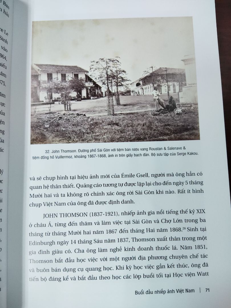 giao hàng nhanh, đóng gói bằng hộp giấy bìa cứng, nhân viên giao hàng lịch sự, sách còn mới và đẹp.