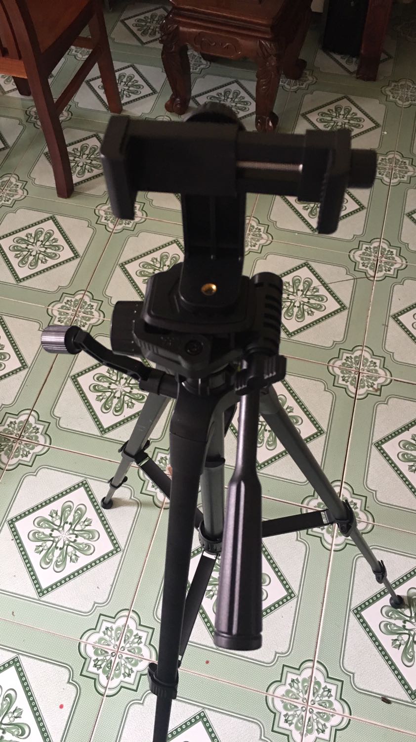 Mua tripod 3520 không có kẹp điện thoại, mua kèm loại kẹp xoay 360 độ nữa hết 260k. Cả hai sp đều rất ưng ý. Tripod rất đẹp, chắc chắn và xịn xò.