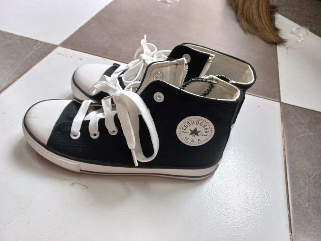 Mua 1 thời gian dài, đi rất em chân. Mãu mã rất đẹp và bển.Dhop giao hàng siêu nhanh⭐️⭐️⭐️⭐️⭐️⭐️⭐️⭐️⭐️⭐️