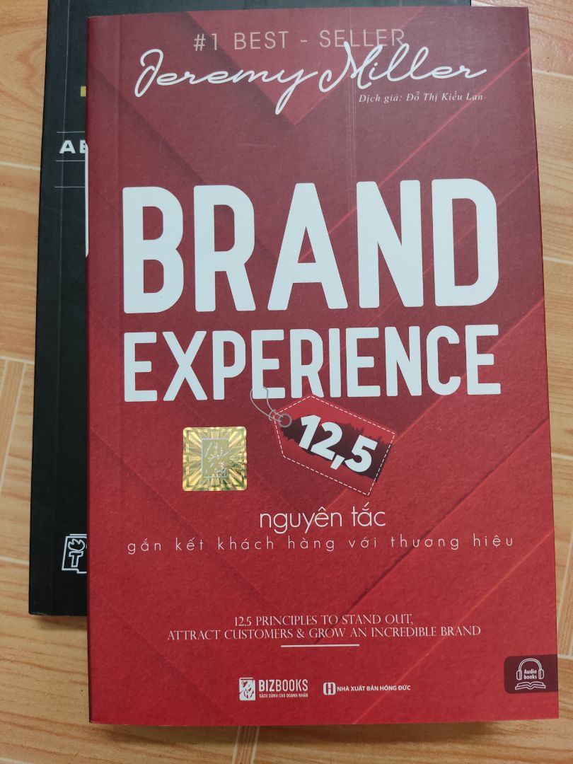 Quyển sách tuyệt vời, chữ rõ ràng sáng láng, được đóng gói cẩn thận không trầy xước