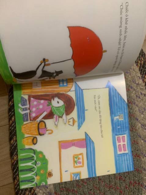 bé nhà mình rất thích ehon. ngày nào cũng giục mẹ đọc cho