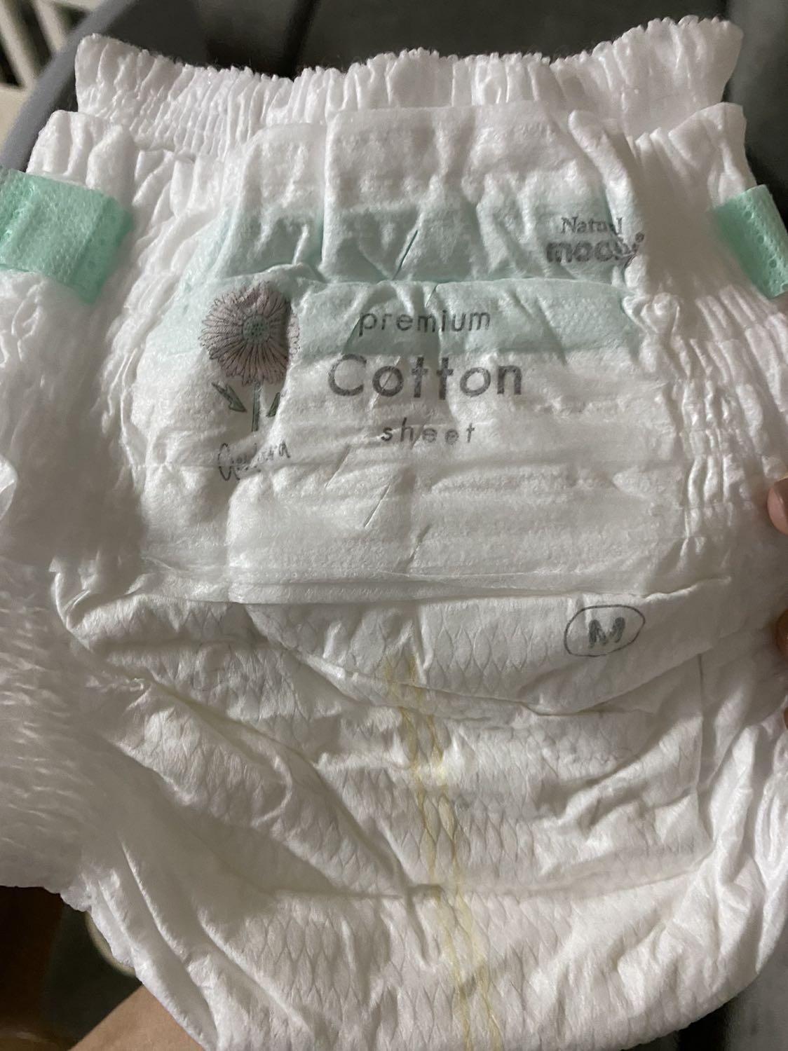 Đây là sp của shop, trc h con mình cũng có xài qua dòng này bthg ạ, nhưng khi mua của shop và cho con mình xài thì nó bị viêm da ở mông rất nặng, rắt ngứa đến nổi ko ngủ đc, lúc này mình mới lấy ra coi thì check mã vạch ko ra???? Mình cũng k biết nguyên nhân có phải do bỉm hay là ko, nhưng con mình xài gần hết bịch bây h bị cả mông, ban đầu nó nổi ít dần nổi nặng hơn. Haiz!!!