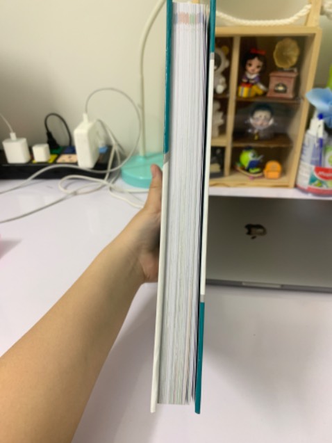 Sách đẹp, cứng cáp, đặt tiki now lúc 1h sáng 3/3 để giao trước 10h sáng hihi vì mình đợi ẻm lâu lắm rồi. Sách trình bày trực quan và chi tiết, hi vọngvsex giúp ích được mình 🤍