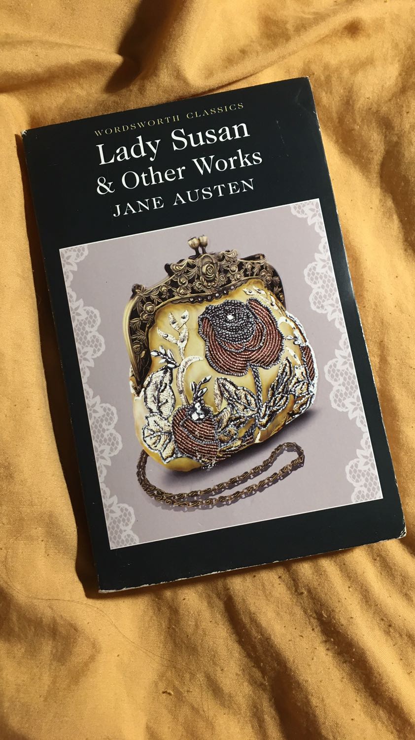 Không hiểu sao bọc r mà cuốn sách vẫn bị bong tróc lởm chởm ntn. Mình mua sách mới chứ có phải sách cũ đâu