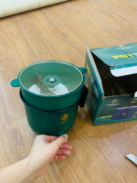 Sôi cực nhanh. Aem nấu lẩu luộc, hay xào chiên gì la ok hết nha. Hàng chống dính nên rán trứng ko bị dính, bị sát. Mình làm cơm trong 1 nồi này cũng vừA vặn 2 người ăn. Giá rẻ, hợp lý. Chắc mua thêm cái nữa để làm cho nhanh hơn!