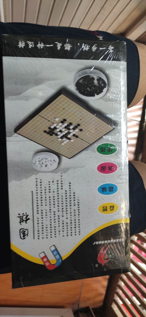 Sp đẹp,chất lượng tốt, nam châm dính chặt k bị rơi khi để nghiêng, bàn cứng cáp, quân cờ đầy đủ.Tiki giao hàng nhanh chóng