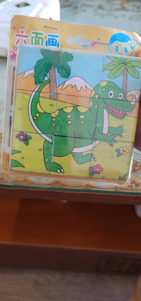 Đặt nhím nhưng lại giao khủng long