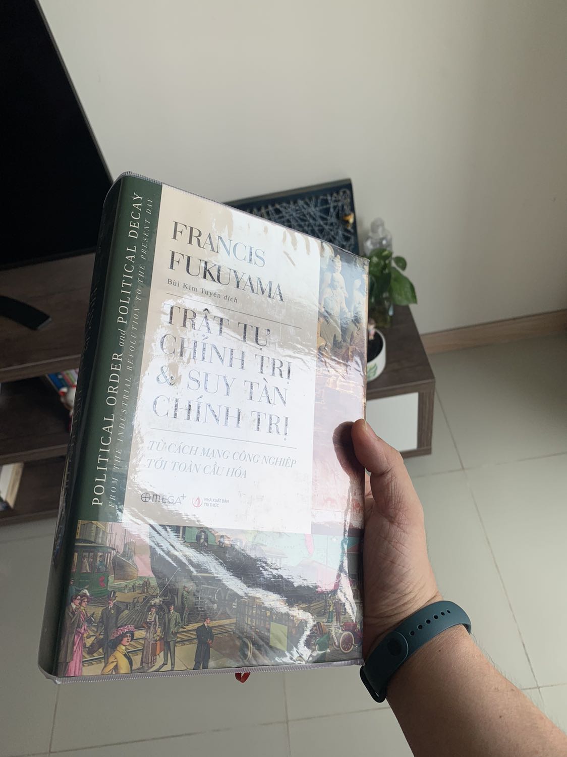 Mua now nên ship khá nhanh. 11:50 am đặt - 1:40 pm có hàng. Sách đẹp, bọc sách hơi lỏm, trầy và nhăn khá nhiều, chưa đọc sách nên chưa đánh giá được nội dung, nhưng đã tham khảo thì thấy rating cao, được tặng coupon nhưng chả thấy đâu