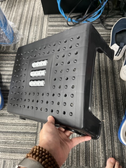 Sản phẩm không giống như hình và video quảng cáo, không  nâng hạ đc giống Video, tôi xem lại thì video và sản phẩm chụp của shop khác hẳn nhao. Thật ko hiểu là cố tình làm vậy để lập lờ đánh tráo hay ntn??? Quá thất vọng!