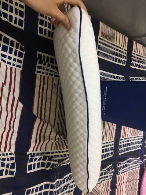 gối đường may chắc chắn, nhưng cao và không mềm. nằm xuống không thấy lún mấy nên vẫn là cao. mình bị đau cổ vai gáy đã cố chọn loại thấp rồi mà nhận gối nằm thử thấy khá thất vọng. bạn nào tìm gối thấp mềm êm thì không nên mua nhé. mình muốn trả hàng không biết thủ tục ra sao. nhờ shop liên lạc lại mình