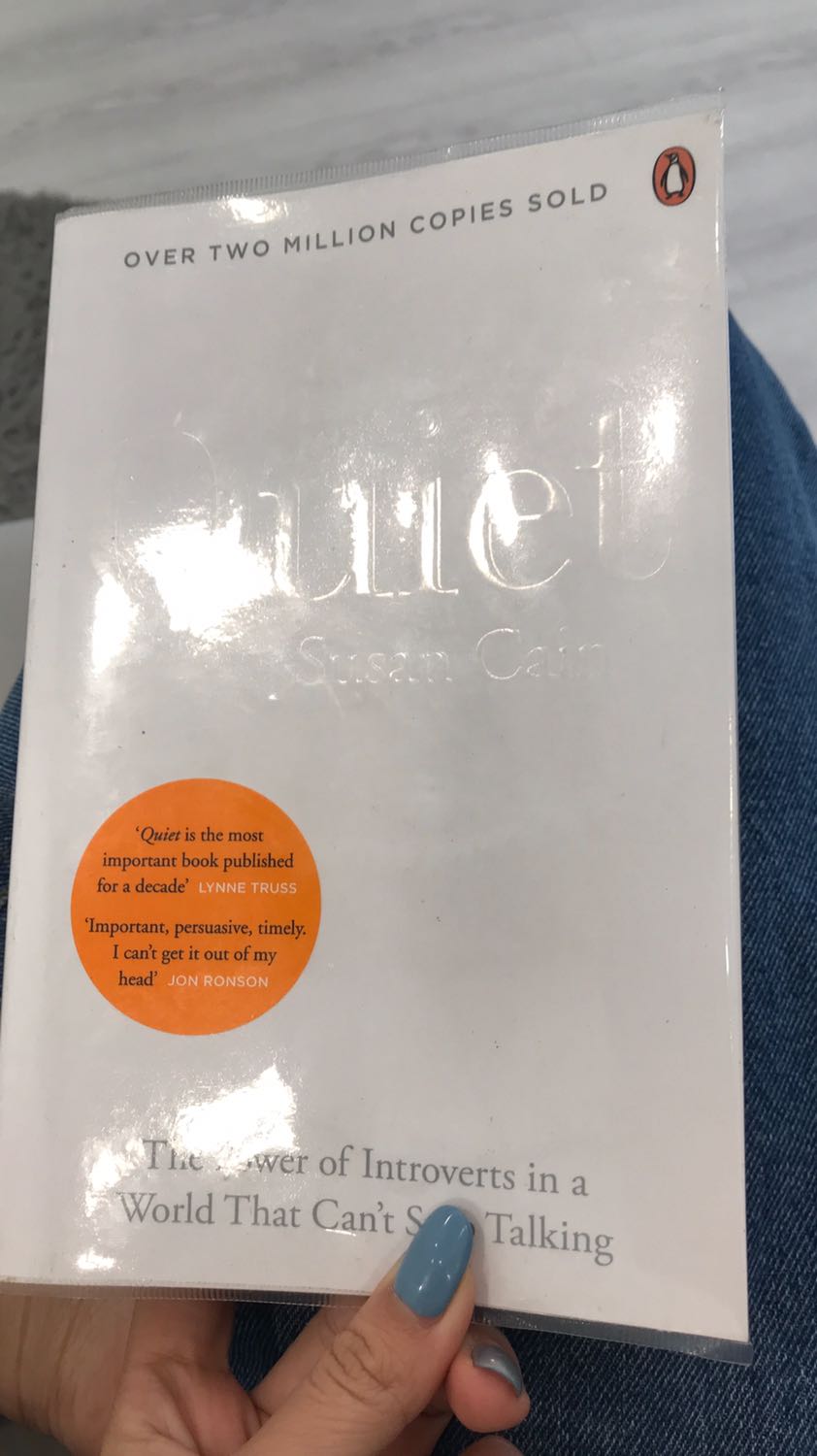 Sách đọc rất hay. Rất thích hợp cho các bạn trẻ đang lo lắng khi bị comment mình không đủ hướng ngoại, rằng mình hiền quá ^^. Qua cuốn sách này hy vọng các bạn hướng nội sẽ tự yêu quý bản thân mình hơn.
Tiki giao hàng nhanh và bọc bookcare rất đẹp. Mình rất hài lòng về lần mua này.
