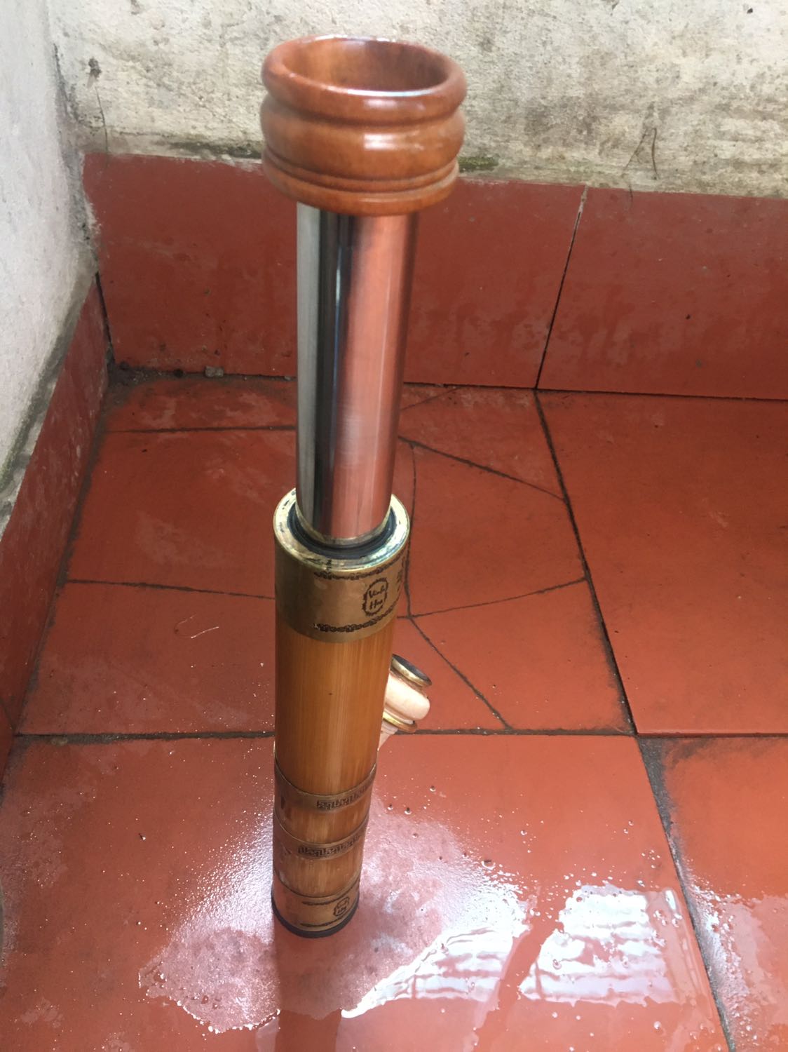 Đặt màu đen , giao hàng màu vàng . Nhưng mình khá bận nên vẫn lấy . Không hài lòng lắm . Nhưng vẫn đầy đủ phụ kiện