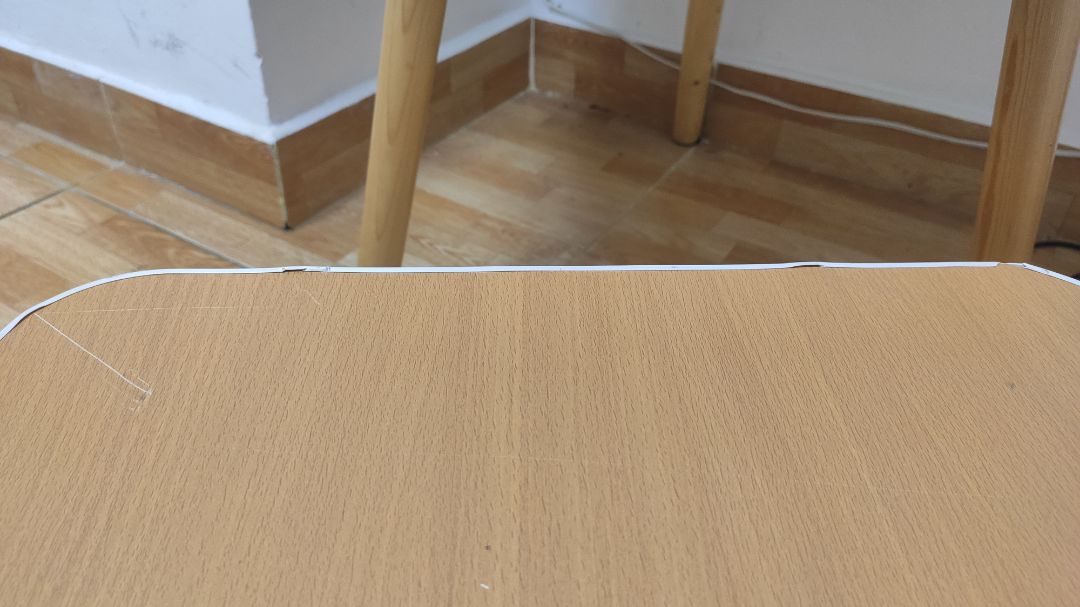 ko hài lòng, gia công cẩu thả, đã vậy đặt màu hồng mà giao màu này.