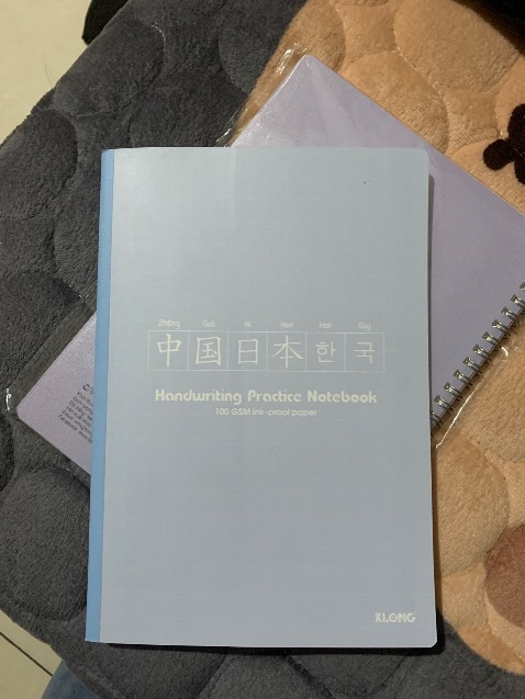 Trong vid là sp của sốp nha ưng á mà giấy lõi sổ còng hơi ít thui còn lại ổn nên mua nha