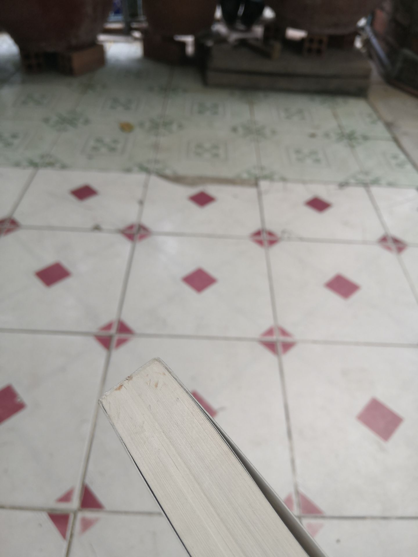 Thực sự thất vọng. sách khá cũ, lúc giao không được bọc cẩn thận, bị bẩn và cấn khắp nơi như 1 cuốn sách đã qua sử dụng. Mong tiki trao đổi lại với nhà phân phối