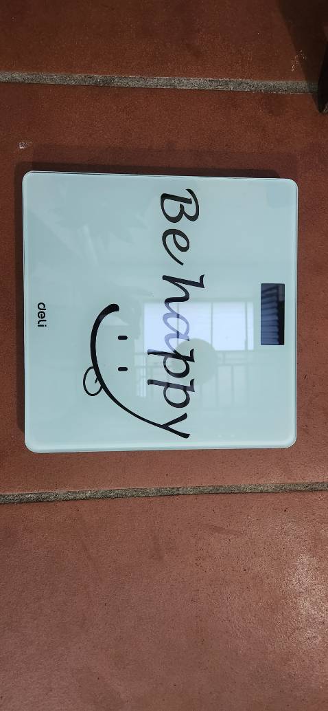 Kiểu dáng chắc, đẹp. Leo lên cân 3 lần, mỗi lần thấy nhảy ra 1 số. Chắc mới nên còn chưa ổn định, cân vài lần mới chạy chuẩn