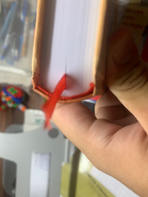 Sách hơi nhăn ở những tràn đầu