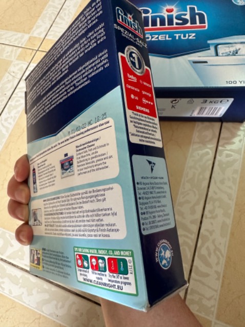 Sản phẩm chính hãng Finish. Đúng là nhập từ Châu Âu, nhưng trong mô tả của nhà bán hàng còn ghi thếu nước Đan Mạch và Thổ Nhĩ Kỳ 😆. Tôi chọn mua 1 thùng 4kg (xem hình mô tả), nhưng không hiểu tại sao shop giao 2 thùng là 3kg và 1,2kg. Như vậy khách lời 200gr, cảm ơn shop.