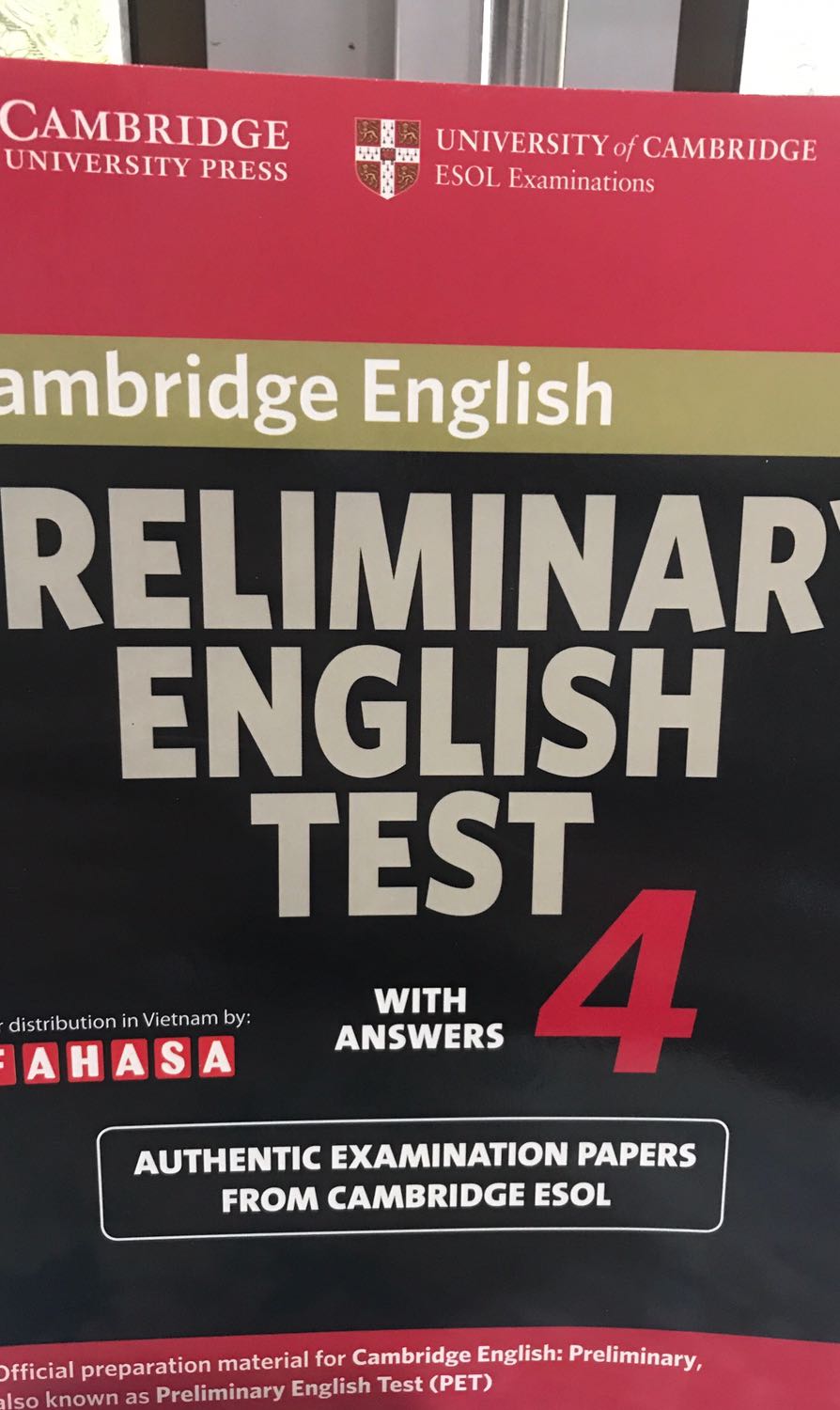Sách ko có file luyện nghe. 4 đề thi là theo format cũ trước 2020